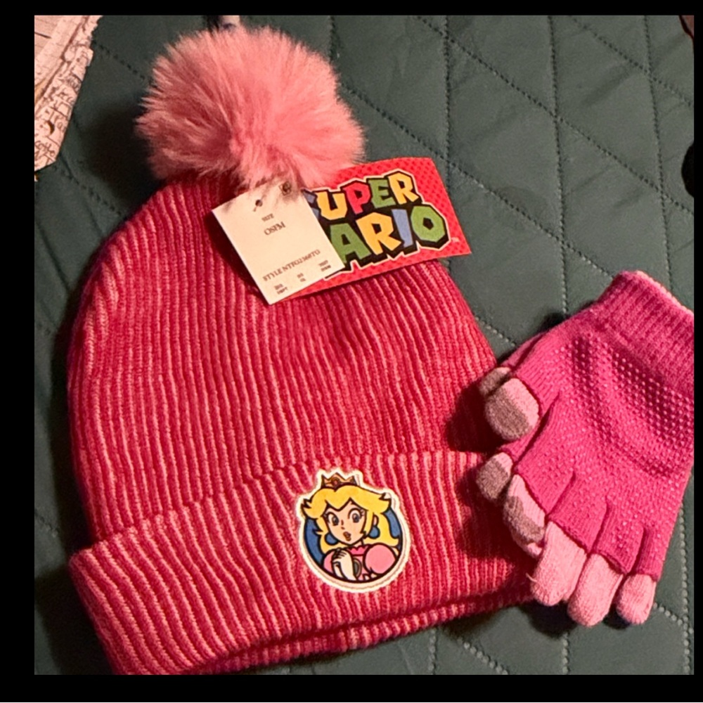 💜Super Mario PrincessPeach Beanie&Glove Set..Beanie’s Size:OSFM Gloves Size:OSFM